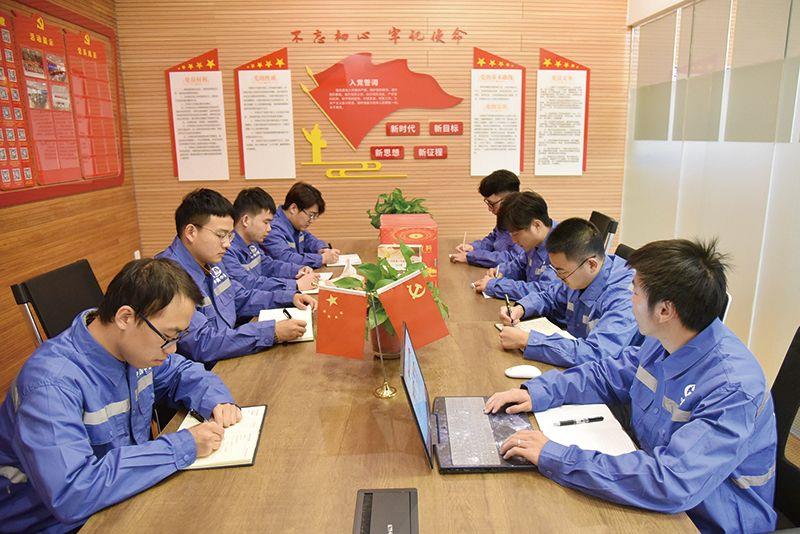 远景目标催人奋进 凝心聚力坚韧前行——中国星空体育官网基层单位学习宣贯党的十九届五中全会精神掠影