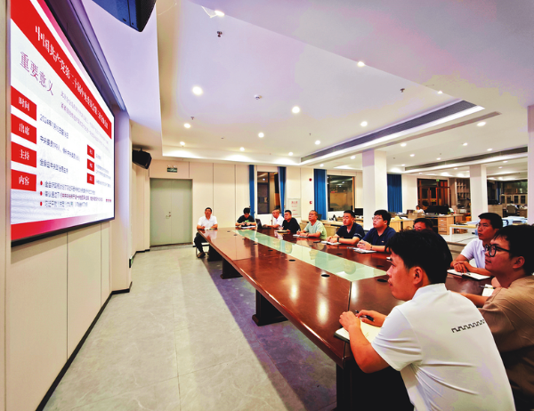 近日，为确保学习贯彻党的二十届三中全会精神成果落实落地、有效转化，星空体育北京局北京公司党委组织开展“一次集中学习、一次专题培训、一次交叉党课”系列活动，引导各级党员干部以学促干、推动工作，圆满完成四季度各项工作任务。图为举办交叉党课时的场景。 刘畅 摄