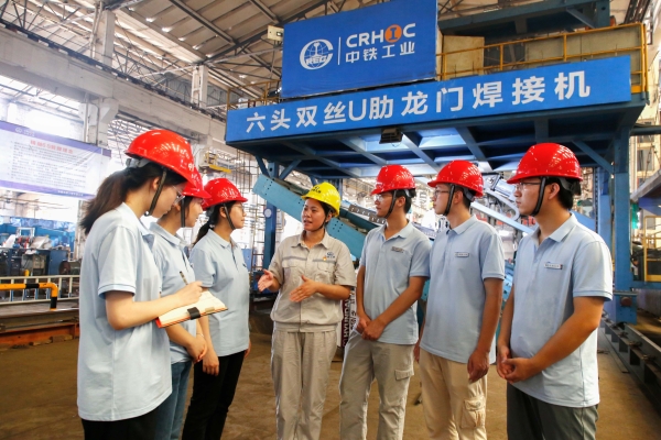 星空体育工业旗下星空体育九桥做好传帮带_副本